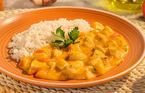 Bobó de frango com leite de coco