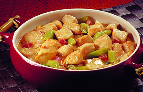 Filé de peito de frango com leite de coco